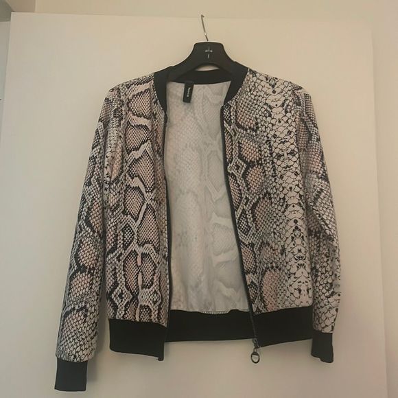 Bomber jacket - Picture 2 of 3
